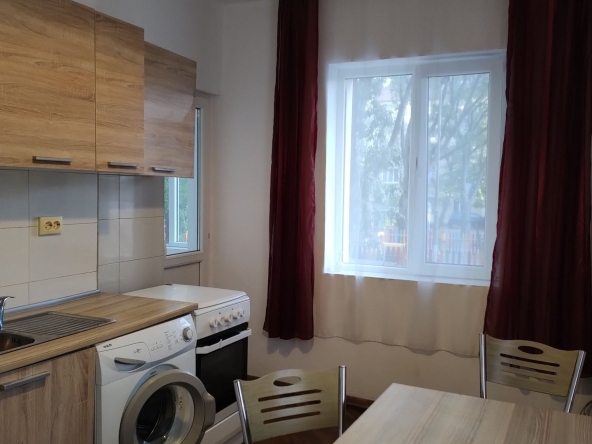 Дава се под наем Тристаен апартамент в Варна, Колхозен пазар - 67 кв.м за 357 € - Снимка #1