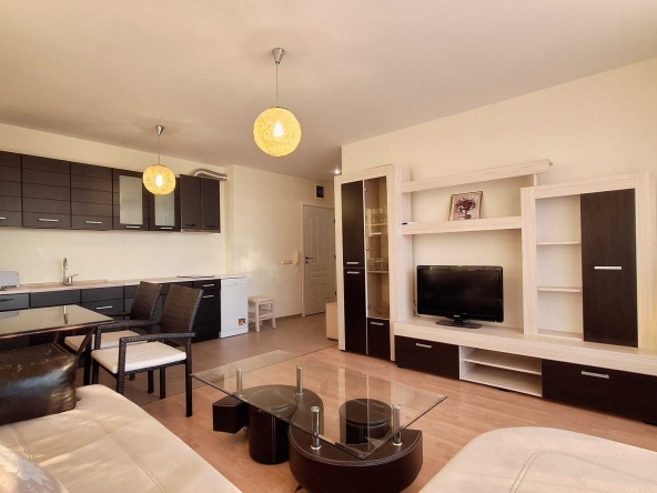 Дава се под наем Двустаен апартамент в к.к. Слънчев бряг - 63 кв.м за 350 € - Снимка #1