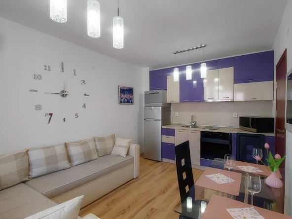 Дава се под наем Двустаен апартамент в Свети Влас - 50 кв.м за 1000 € - Снимка #1