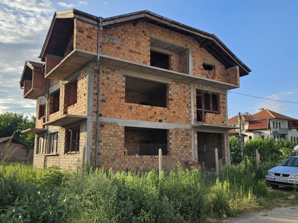 Къща в с. Труд, Област Пловдив - 348 кв.м за 957 €/кв.м - Снимка #1