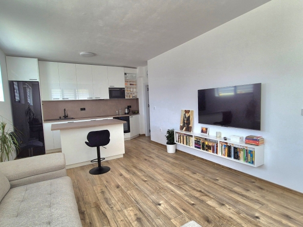 Тристаен апартамент в к.к. Св.Св. Константин и Елена - 72 кв.м за 2362 €/кв.м - Снимка #1