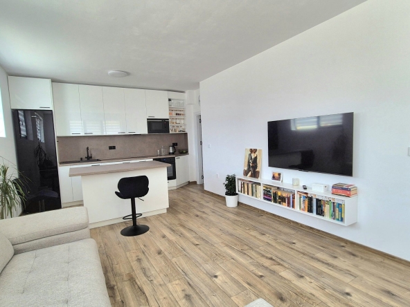 Тристаен апартамент в к.к. Св.Св. Константин и Елена - 72 кв.м за 2362 €/кв.м - Снимка #1