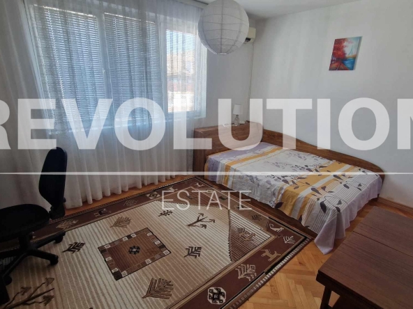 Дава се под наем Тристаен апартамент в Варна, Лятно кино Тракия - 84 кв.м за 448.8 € - Снимка #1