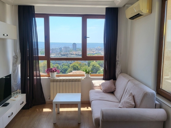 Дава се под наем Тристаен апартамент в Варна, Чаталджа - 160 кв.м за 1246.44 € - Снимка #1