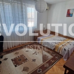 Дава се под наем Тристаен апартамент в Варна, Лятно кино Тракия - 84 кв.м за 448.8 € - Снимка #1