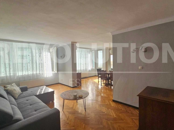 Дава се под наем Многостаен апартамент в Варна, Център - 120 кв.м за 663 € - Снимка #1