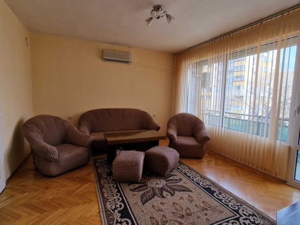 Дава се под наем Двустаен апартамент в Пловдив, Център - 64 кв.м за 378.93 € - Снимка #1