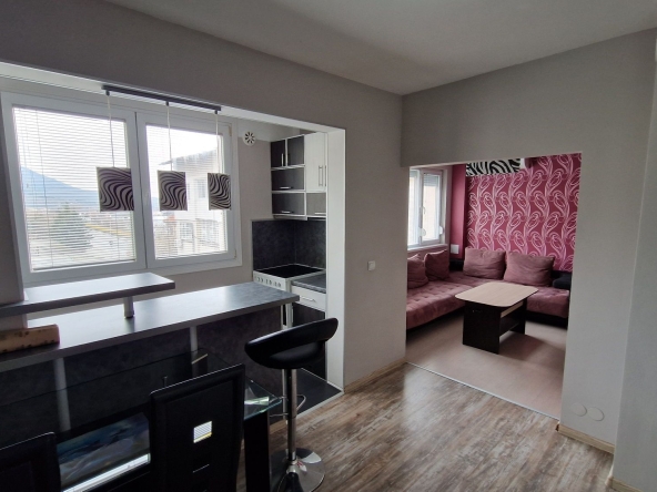 Дава се под наем Двустаен апартамент в Карлово - 70 кв.м за 348.84 € - Снимка #1