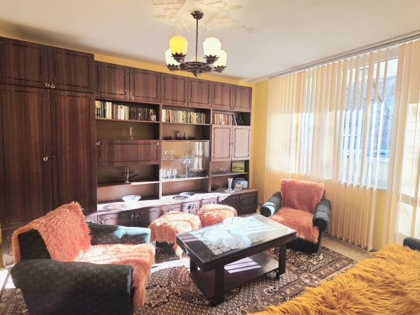 Тристаен апартамент в Асеновград - 93 кв.м за 707 €/кв.м - Снимка #1