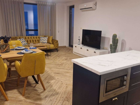 Тристаен апартамент в Бургас, Сарафово - 128 кв.м за 10 €/кв.м - Снимка #1