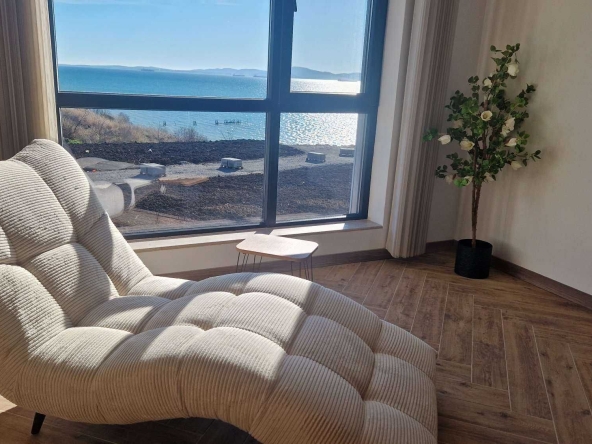 Дава се под наем Тристаен апартамент в Бургас, Сарафово - 128 кв.м за 1275 € - Снимка #1