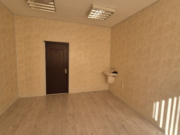 Дава се под наем Офис в Варна, ХЕИ - 20 кв.м за 178.5 € - Снимка #1