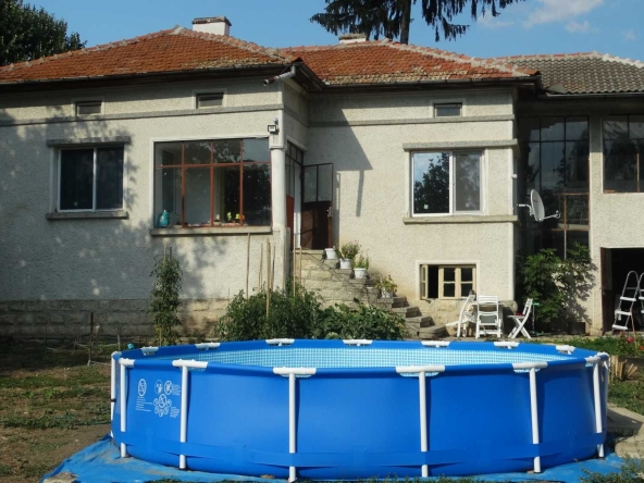 Къща в Търговище, Център - 100 кв.м за 400 €/кв.м - Снимка #1