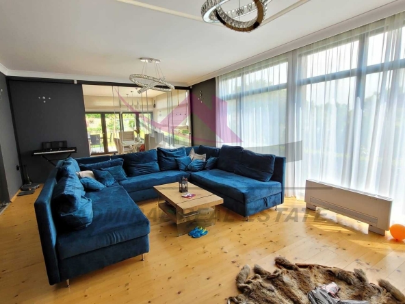 Дава се под наем Къща в Варна, м-т Траката - 350 кв.м за 50000 € - Снимка #1