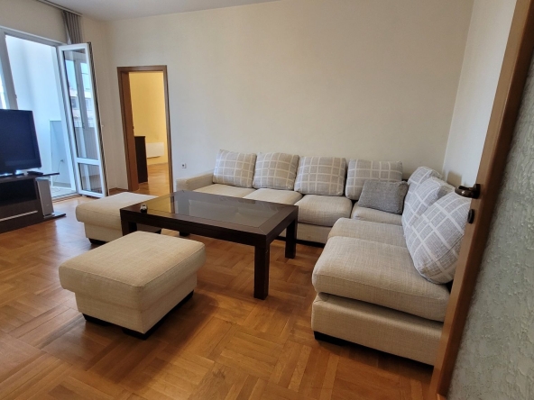 Дава се под наем Четиристаен апартамент в Варна, Окръжна болница - 90 кв.м за 663 € - Снимка #1