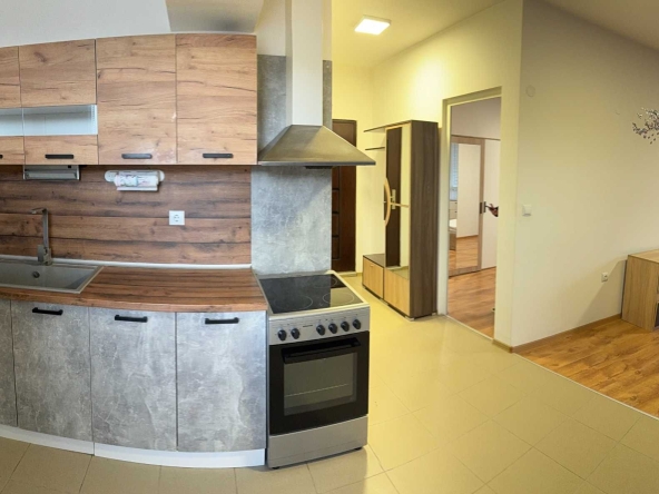 Дава се под наем Двустаен апартамент в Добрич, Център - 68 кв.м за 357 € - Снимка #1