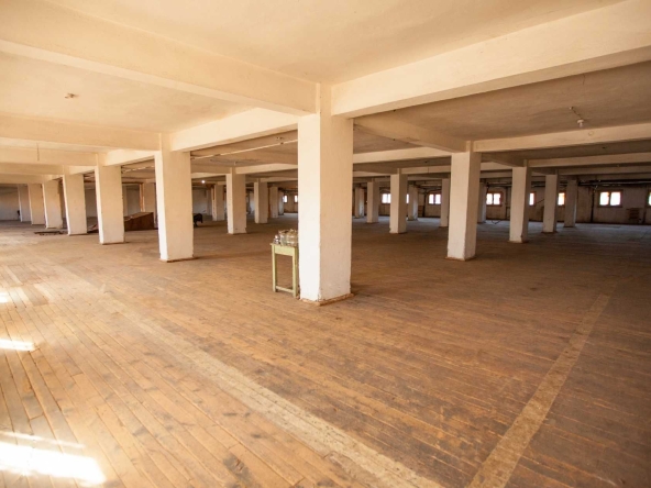 Дава се под наем Склад в Дупница - 1450 кв.м за 1275 € - Снимка #1