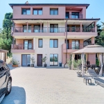 Дава се под наем Къща в Варна, Нептун - 430 кв.м за 510 € - Снимка #1