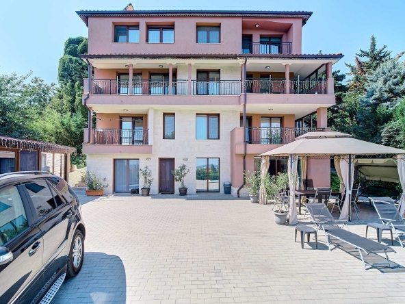 Дава се под наем Къща в Варна, Нептун - 430 кв.м за 510 € - Снимка #1