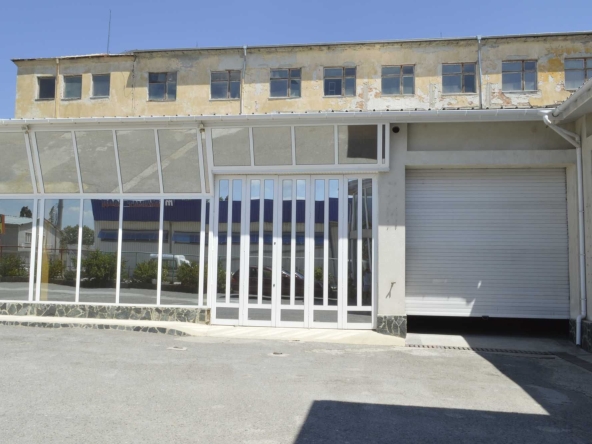 Дава се под наем Промишлена сграда в Добрич, Автогара - 265 кв.м за 765 € - Снимка #1