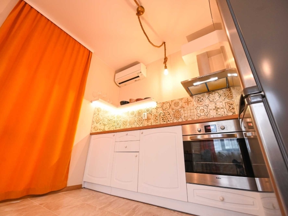 Дава се под наем Двустаен апартамент в Варна, Колхозен пазар - 46 кв.м за 561 € - Снимка #1