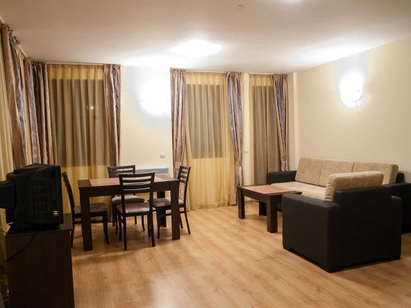 Дава се под наем Двустаен апартамент в к.к. Пампорово - 55 кв.м за 260 € - Снимка #1