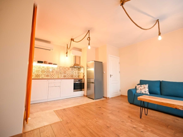 Дава се под наем Двустаен апартамент в Варна, Колхозен пазар - 54 кв.м за 558.45 € - Снимка #1