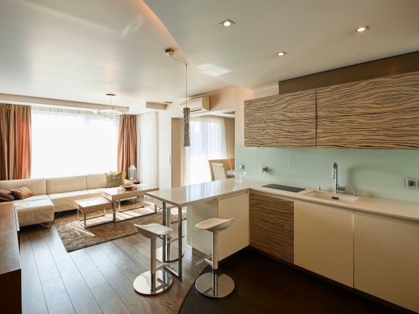 Дава се под наем Двустаен апартамент в София, Център - 96 кв.м за 800 € - Снимка #1