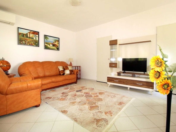 Дава се под наем Четиристаен апартамент в Варна, Младост 1 - 90 кв.м за 612 € - Снимка #1