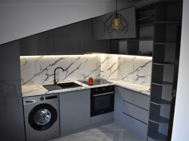 Дава се под наем Тристаен апартамент в София, Триъгълника - 78 кв.м за 765 € - Снимка #1