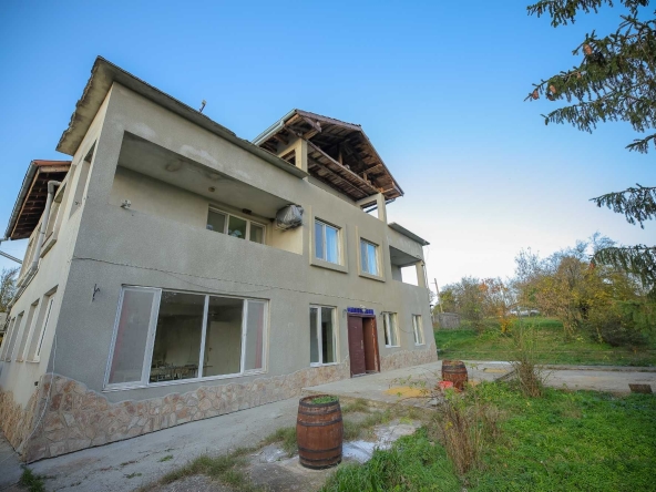 Къща в с. Ново Ботево, Област Добрич - 324 кв.м за 282 €/кв.м - Снимка #1
