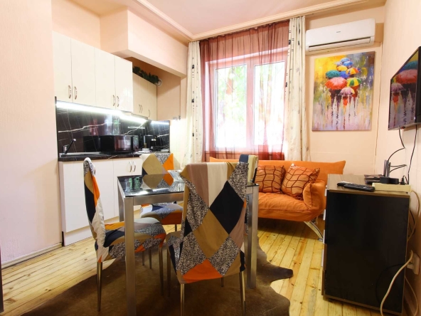 Дава се под наем Двустаен апартамент в Варна, Гръцка махала - 60 кв.м за 433.5 € - Снимка #1