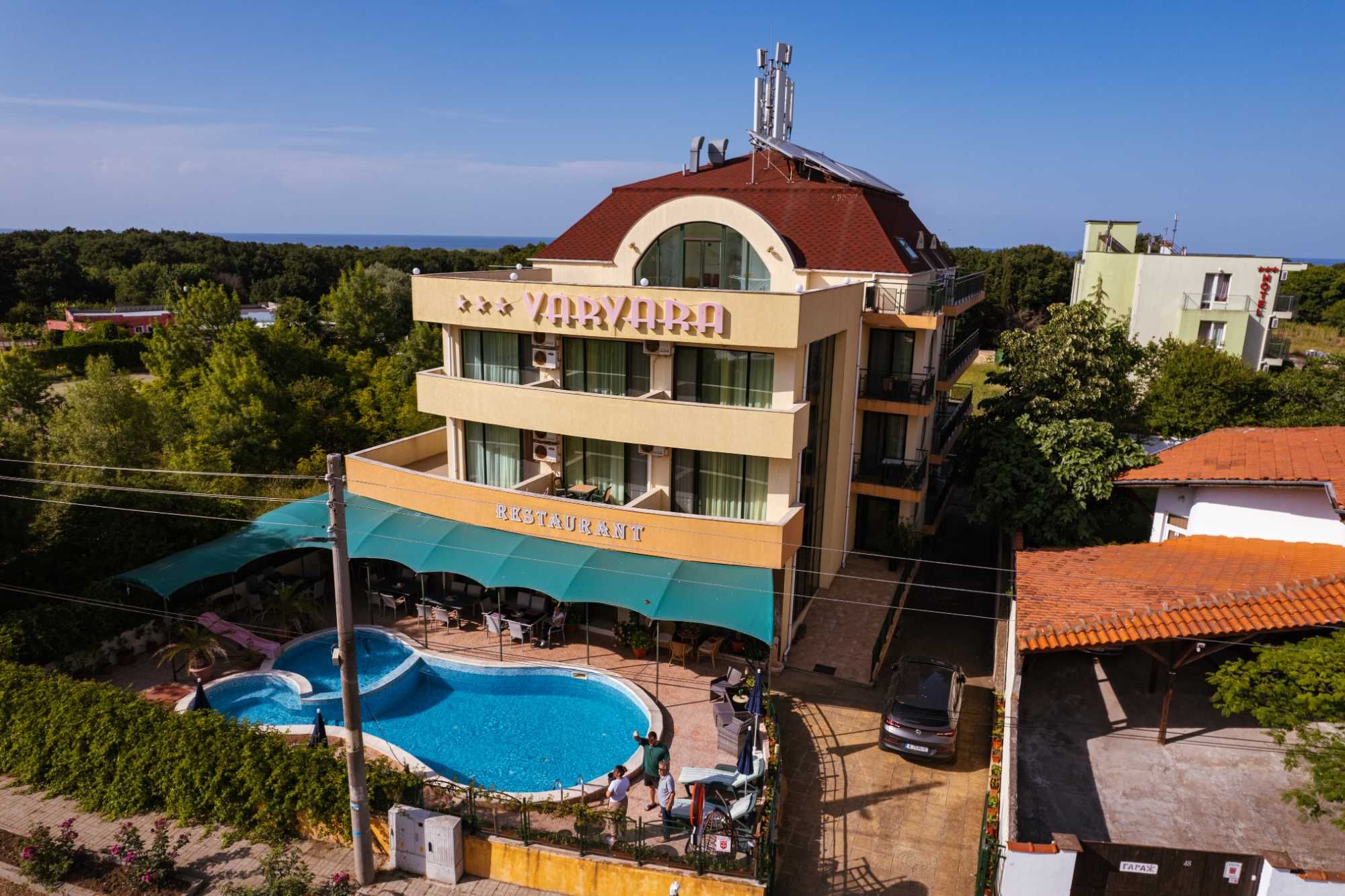 Хотел в Бургас, Възраждане - 2000 кв.м за 875 €/кв.м - Снимка #1