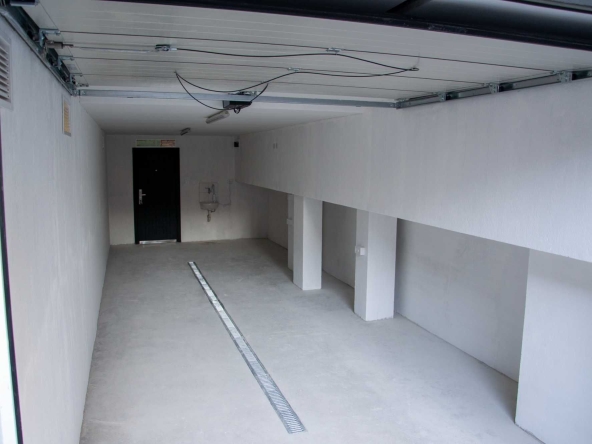 Дава се под наем Гараж / Паркомясто в София, Лозенец - 44 кв.м за 293.25 € - Снимка #1