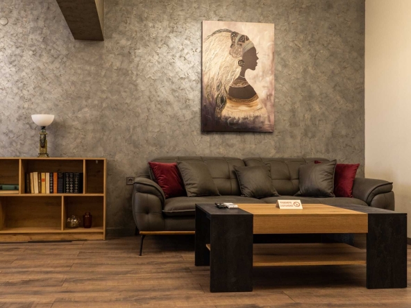 Дава се под наем Тристаен апартамент в Ловеч, Център - 110 кв.м за 103.53 € - Снимка #1