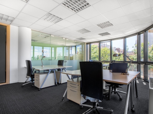 Дава се под наем Офис в София, Център - 45 кв.м за 2661.69 € - Снимка #1