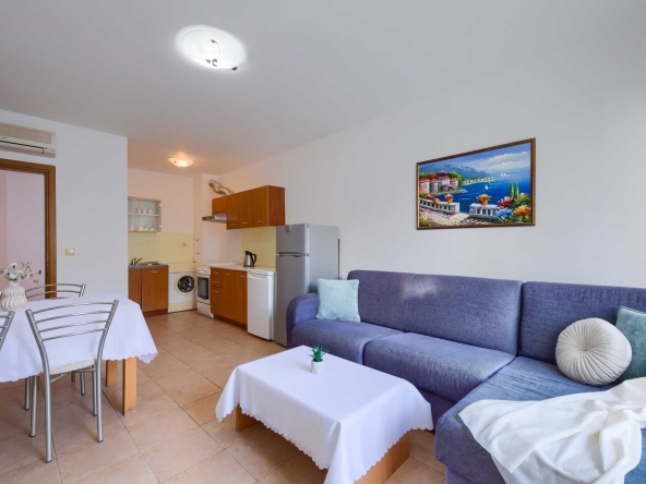 Тристаен апартамент в к.к. Слънчев бряг - 106 кв.м за 575 €/кв.м - Снимка #1