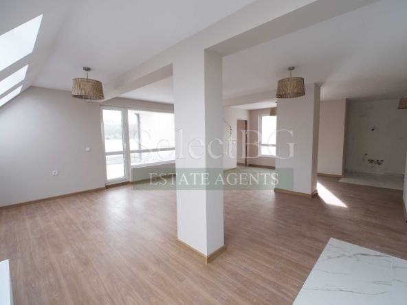 Тристаен апартамент в Велико Търново, Център - 229 кв.м за 568 €/кв.м - Снимка #1