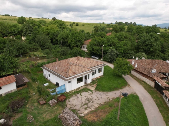 Промишлена сграда в Елена - 200 кв.м за 625 €/кв.м - Снимка #1