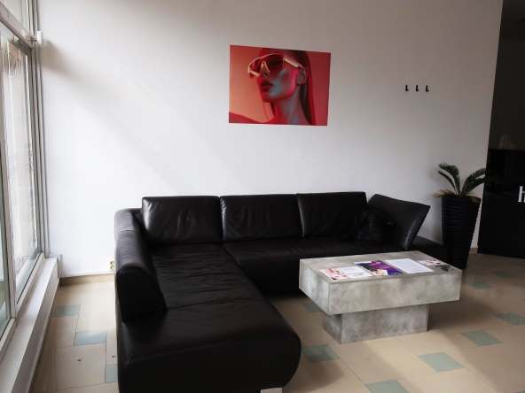 Дава се под наем  в Шумен, Център -  кв.м за 153 € - Снимка #1
