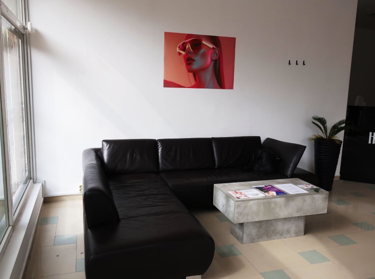 Дава се под наем  в Шумен, Център -  кв.м за 153 € - Снимка #1