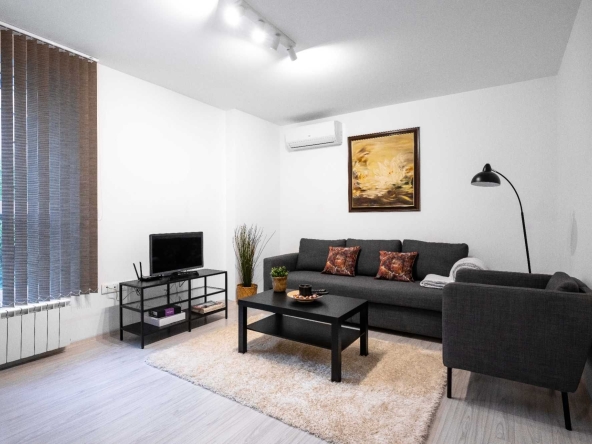 Дава се под наем Двустаен апартамент в София, Хиподрума - 80 кв.м за 900 € - Снимка #1