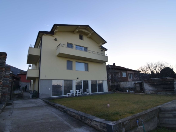 Къща в с. Марково, Област Пловдив - 565 кв.м за 1399 €/кв.м - Снимка #1