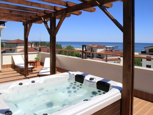 Тристаен апартамент в с. Шкорпиловци, Област Варна - 214 кв.м за 1486 €/кв.м - Снимка #1