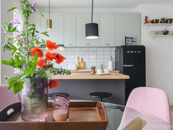 Дава се под наем Тристаен апартамент в Варна, Морска градина - 100 кв.м за 1100 € - Снимка #1