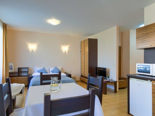 Дава се под наем Едностаен апартамент в Свети Влас - 48 кв.м за 382.5 € - Снимка #1