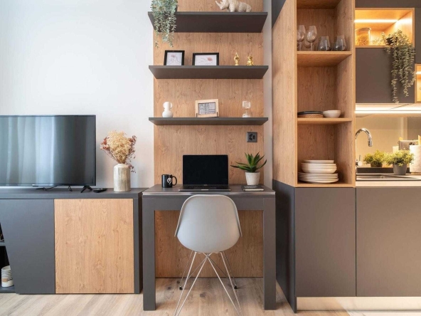 Дава се под наем Едностаен апартамент в София, Център - 45 кв.м за 306 € - Снимка #1