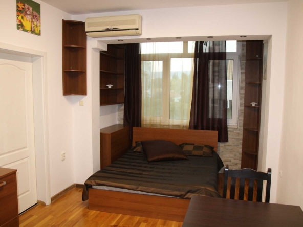 Дава се под наем Тристаен апартамент в Варна, Център - 78 кв.м за 612 € - Снимка #1