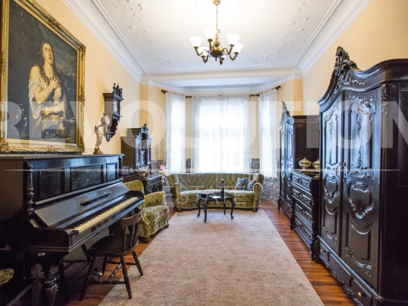 Дава се под наем Многостаен апартамент в Варна, Център - 2000 кв.м за 510 € - Снимка #1