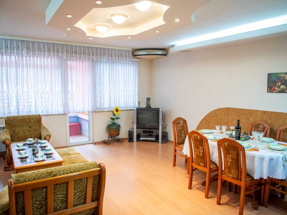 Тристаен апартамент в Стара Загора, Център - 141 кв.м за 793 €/кв.м - Снимка #1